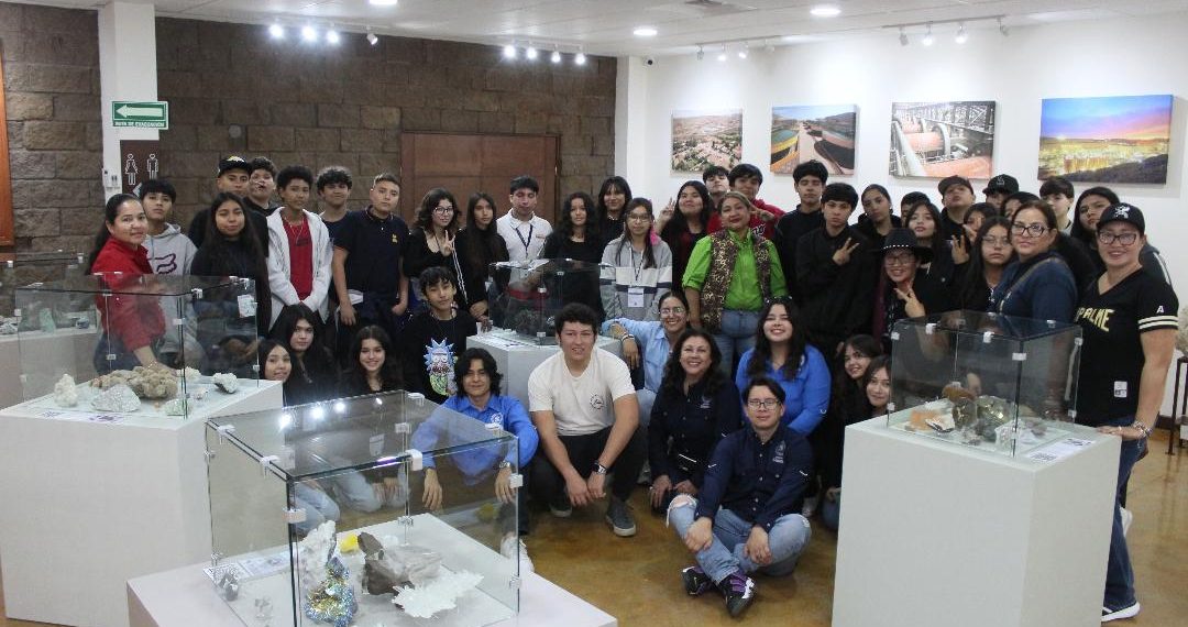 Aprenden y disfrutan sobre minerales estudiantes de secundaria