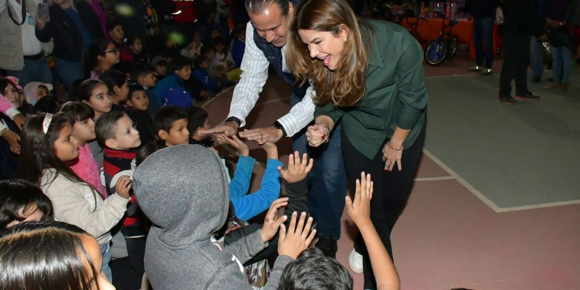 Desean Toño Astiazarán y Patty Ruibal a hermosillenses felices fiestas esta Navidad acompañados de sus seres queridos