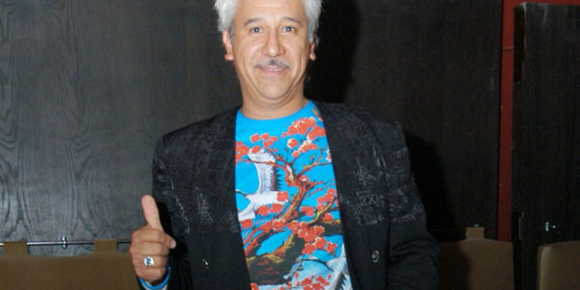 Se ‘desvanece’ Pocholo en pleno escenario