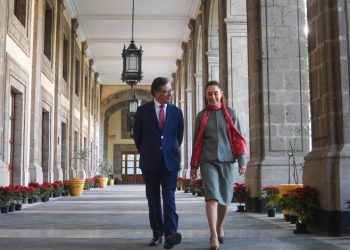 Sheinbaum recibe a Petro en el Palacio Nacional