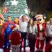Encienden Toño Astiazarán y Patty Ruibal gran árbol navideño en Poblado Miguel Alemán