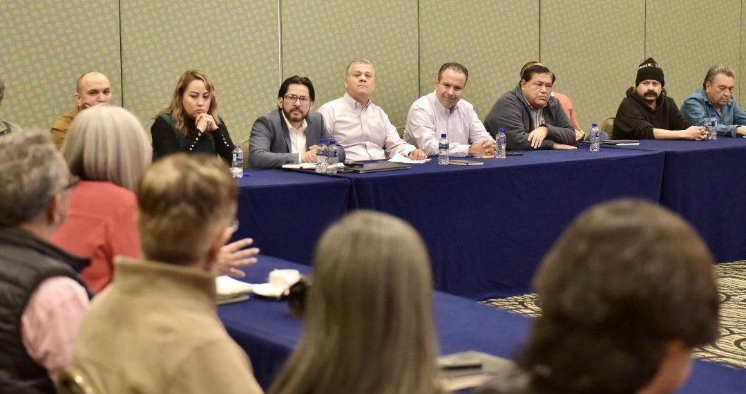 Dialoga Toño Astiazarán sobre proyecto integral de paso desnivel Colosio y Solidaridad con integrantes de Hermosillo ¿Cómo Vamos?