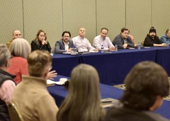 Dialoga Toño Astiazarán sobre proyecto integral de paso desnivel Colosio y Solidaridad con integrantes de Hermosillo ¿Cómo Vamos?