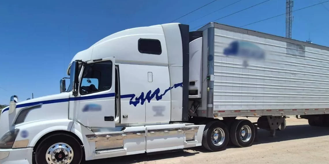 A balazos asesinan a pasajero de tráiler: autoridades investigan