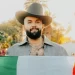 Carín León desmiente romance con Espinoza Paz