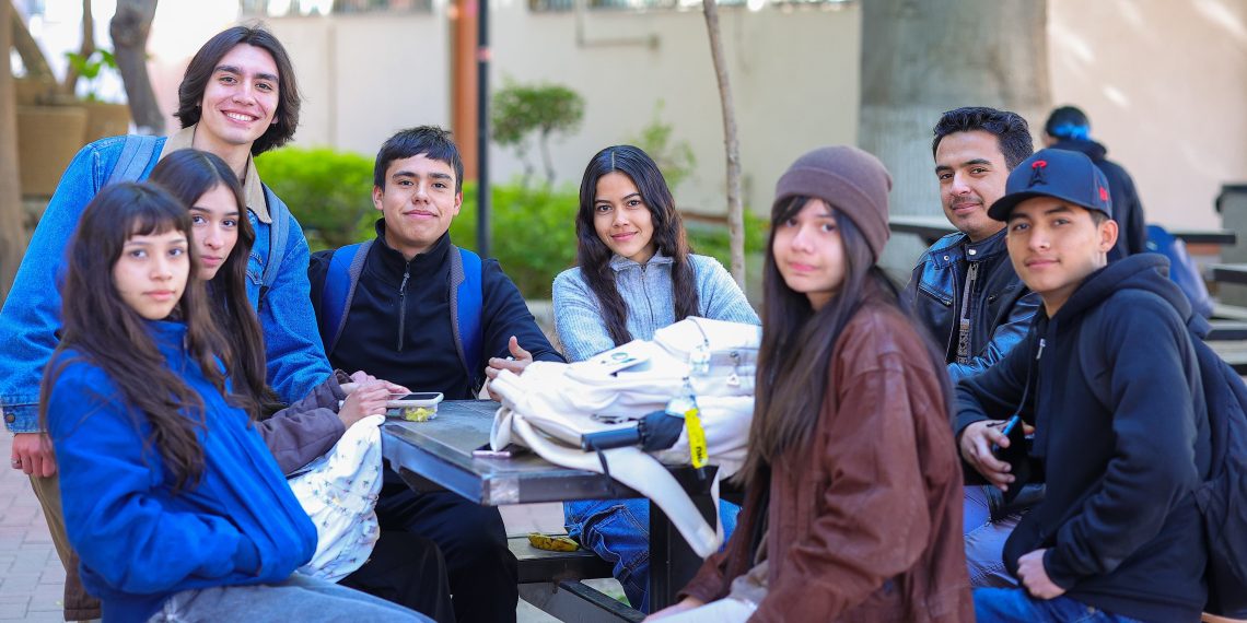 Ni el frío detiene las ganas de estudiar; alta asistencia en el inicio del semestre 2025-1