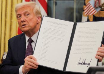 Trump plantea aranceles para México desde el 1 de febrero; el peso cae