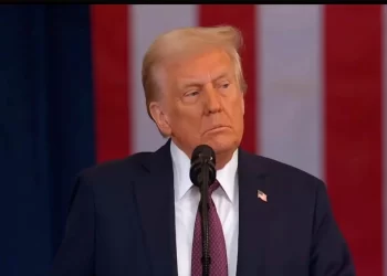 Deportaciones masivas y declarar terroristas a los cárteles, las primeras acciones de Trump en EU