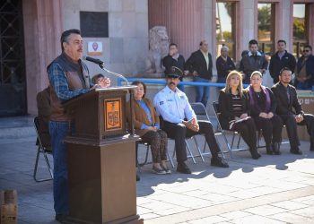 Javeir Lamarque entrega patrullas y equipo a seguridad pública