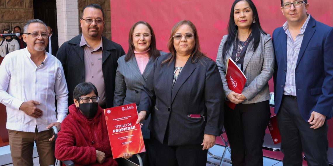 Entrega Ayuntamiento de Guaymas títulos de propiedad a 102 familias