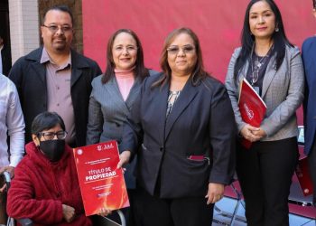 Entrega Ayuntamiento de Guaymas títulos de propiedad a 102 familias
