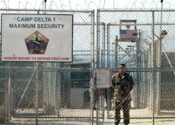 Trump ordena apertura de centro de detención de migrantes en Guantánamo