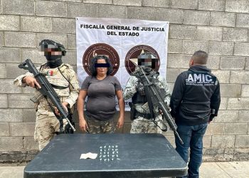 Detienen a mujer en posesión de droga tras cateo en Hermosillo
