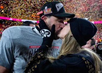 Celebra Taylor Swift triunfo de Travis Kelce y los Chiefs