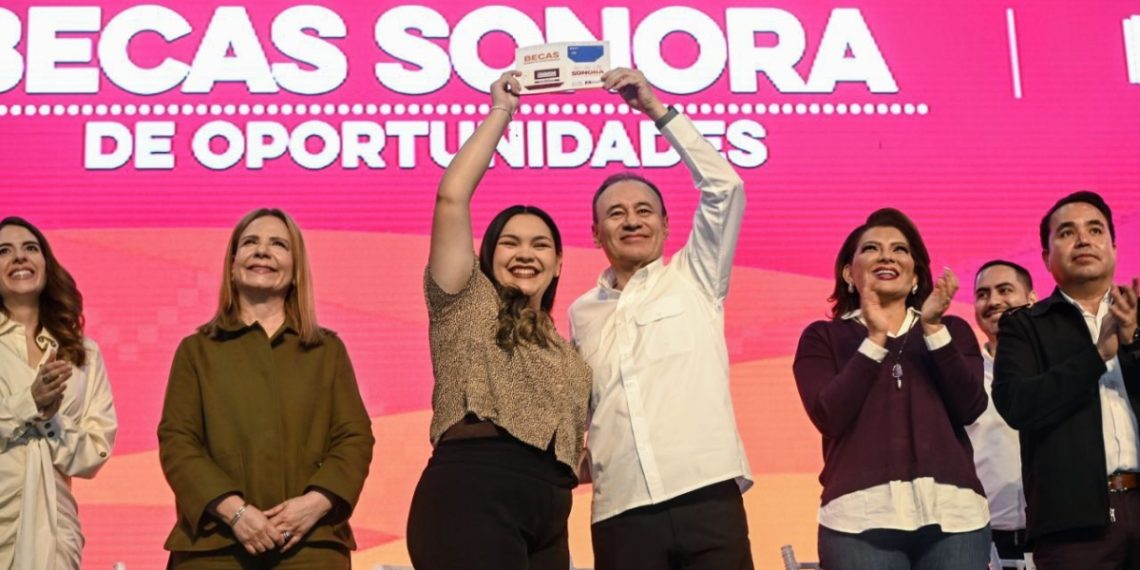 Gobernador Durazo destina presupuesto histórico para 190 mil becas a estudiantes en 2025