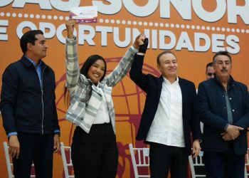 Gobernador Durazo entrega becas, patrullas y equipamiento de seguridad para beneficio del sur del estado