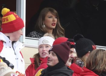 Taylor Swift reaparece en el Arrowhead Stadium para apoyar a Kelce