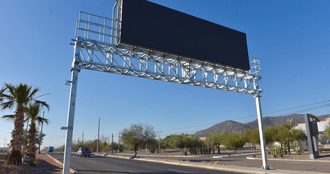 Mantiene innovación Toño Astiazarán, están listos arcos de seguridad vial con pantallas Led