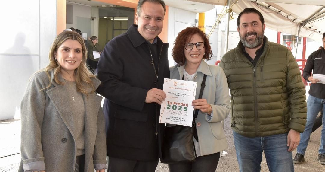 Entrega beneficios Toño Astiazarán a ciudadanos cumplidos con el pago de predial