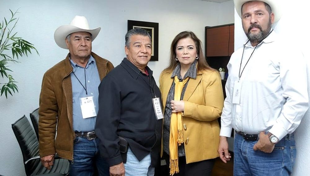 Diputada Gabriela Tapia Fonllem atiende demandas de la Sociedad de Transportistas de Bácum