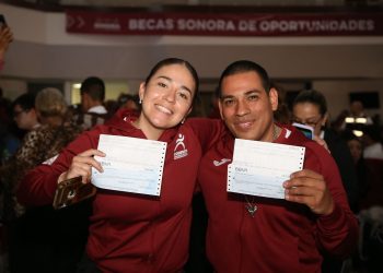 Agradecen atletas y estudiantes sonorenses a Gobernador Durazo por estímulos económicos para continuar su formación