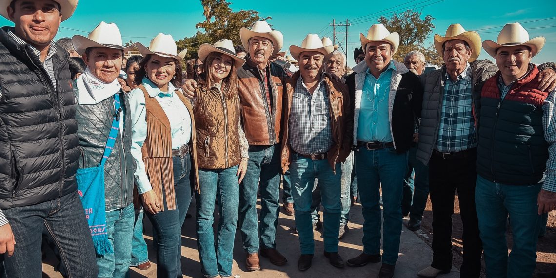 Acompaña Javier Lamarque el arranque de cabalgata “Con Aroma de Mujer”