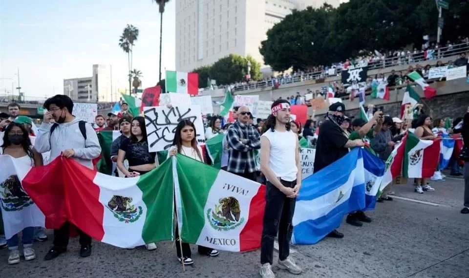 Protestan en Los Ángeles contra deportaciones
