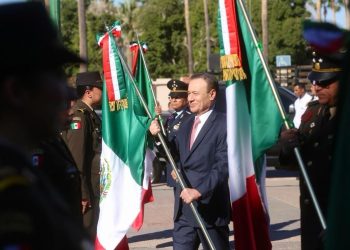Encabeza Gobernador Durazo evento conmemorativo por el Día de la Bandera