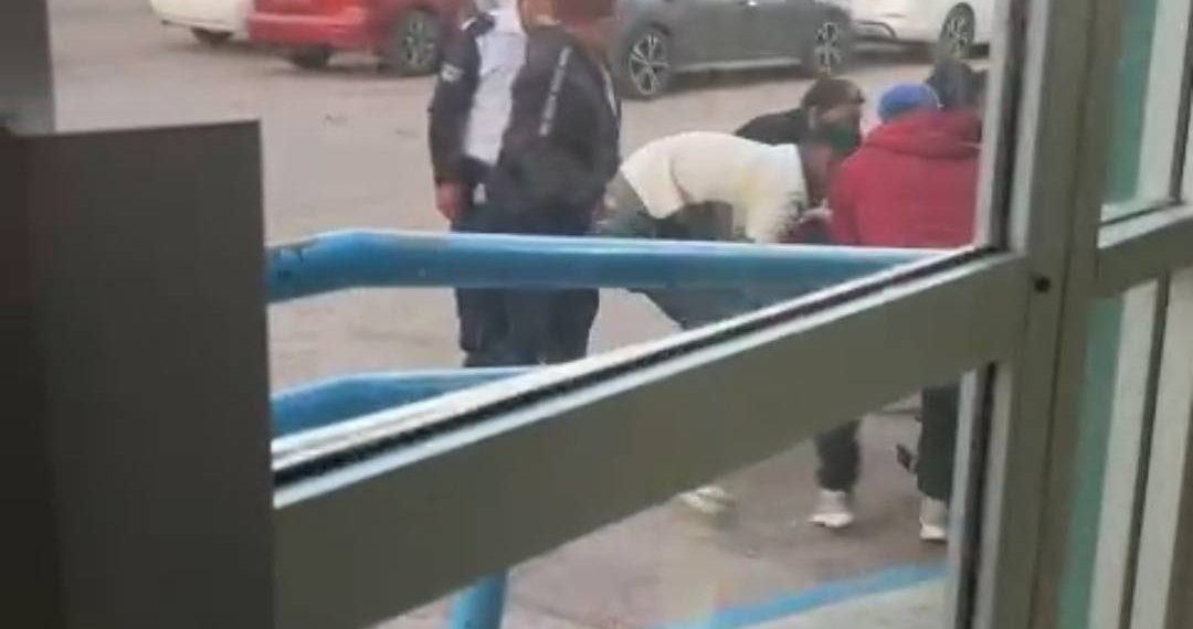 Muere hombre afuera del IMSS Empalme
