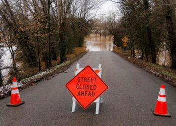 Inundaciones en EU dejan al menos 9 muertos