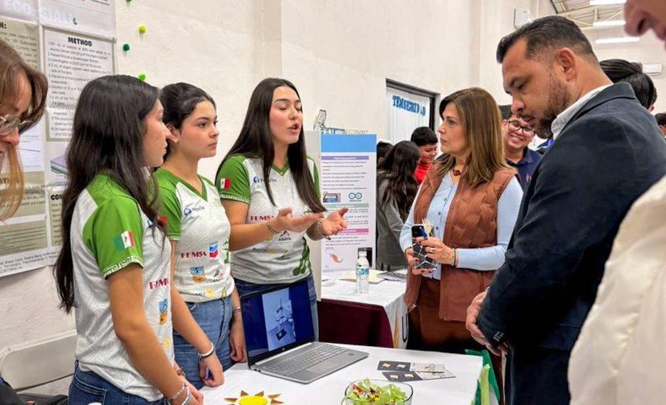 Destacan estudiantes de la UES en Feria Científica Álamos 2025