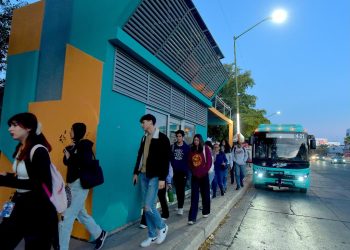 Da Toño Astiazarán banderazo de salida al HBus en su primer día de circulación