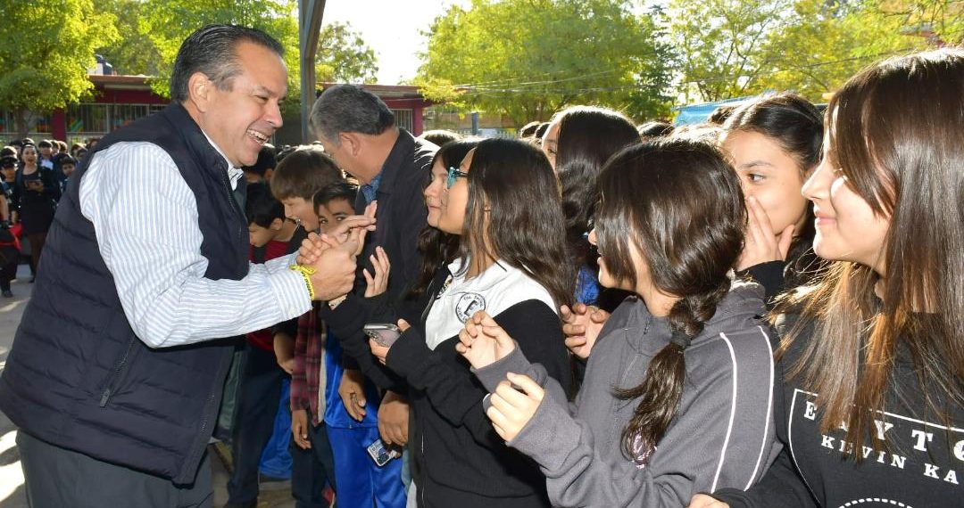 Ayudan Toño Astiazarán y Patty Ruibal a prevenir adicciones en jóvenes con programa “Advertencia DIF”