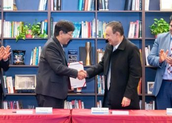 Sonora avanza negociación con el gigante tecnológico FOXCONN; iniciarán ruta para impulsar ciudades inteligentes y electromovilidad