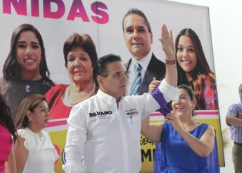 Detienen a 3 ex funcionarios de Michoacán; van tras ex gobernador