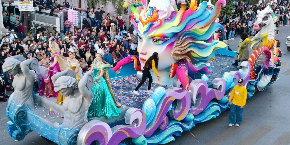 Gran éxito el primer desfile de comparsas y carros alegóricos del Carnaval Guaymas 2025 ¡La fiesta es nuestra!