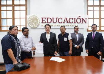 Entrega titular de la SEP a representantes de la CNTE propuesta del Gobierno de México para todas las maestras y maestros del país