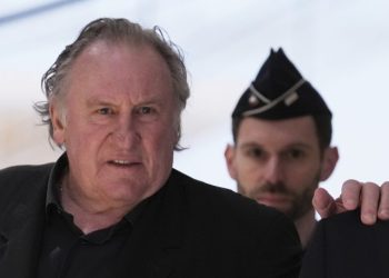 Gérard Depardieu es juzgado en París por supuestos abusos sexuales en un rodaje