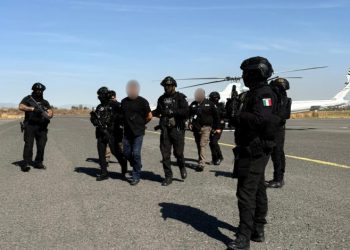 Detienen a dos expolicías ligados a desapariciones en rancho Izaguirre