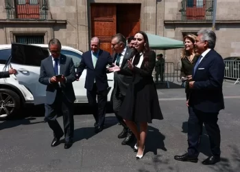 Ofrecen empresarios a Sheinbaum frente común ante aranceles