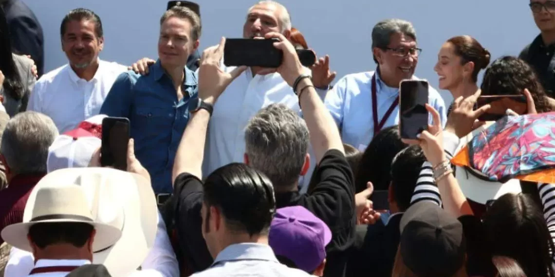 Morenistas se disculpan con Sheinbaum por ignorarla en evento del Zócalo