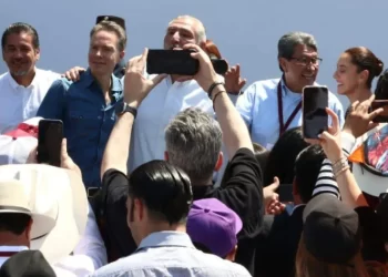 Morenistas se disculpan con Sheinbaum por ignorarla en evento del Zócalo