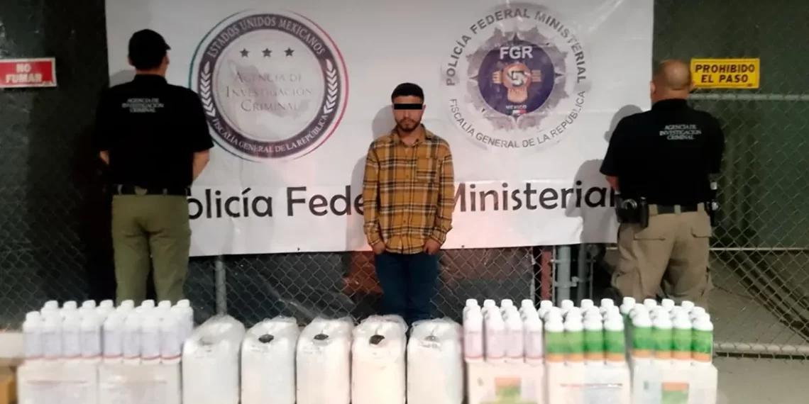 Detienen a trailero con 157 litros de metanfetamina líquida