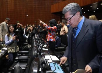 Graban a Monreal negociando para vetar a hijos de AMLO