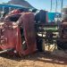 Vehículo de bomberos de Guaymas participa en aparatoso accidente; niño y adulto están graves