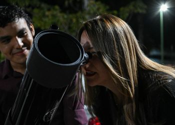 Gran éxito en la observación del eclipse lunar total- La Luna Roja en Cajeme