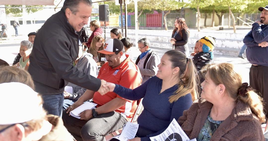 Beneficia Antonio Astiazarán a vecinos de la Cuauhtémoc con servicios de salud y descacharre