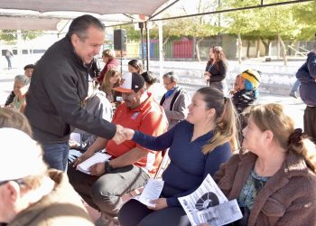 Beneficia Antonio Astiazarán a vecinos de la Cuauhtémoc con servicios de salud y descacharre