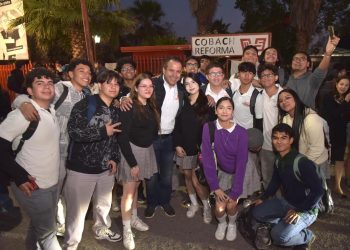 Brinda Toño Astiazarán seguridad a estudiantes de Cobach Reforma con nuevo tramo de Camina Segura