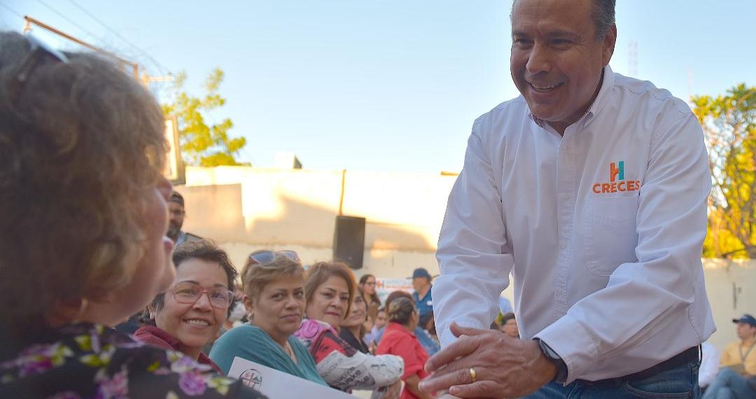 Atiende Toño Astiazarán a vecinos de la Balderrama en Miércoles en Tu Colonia